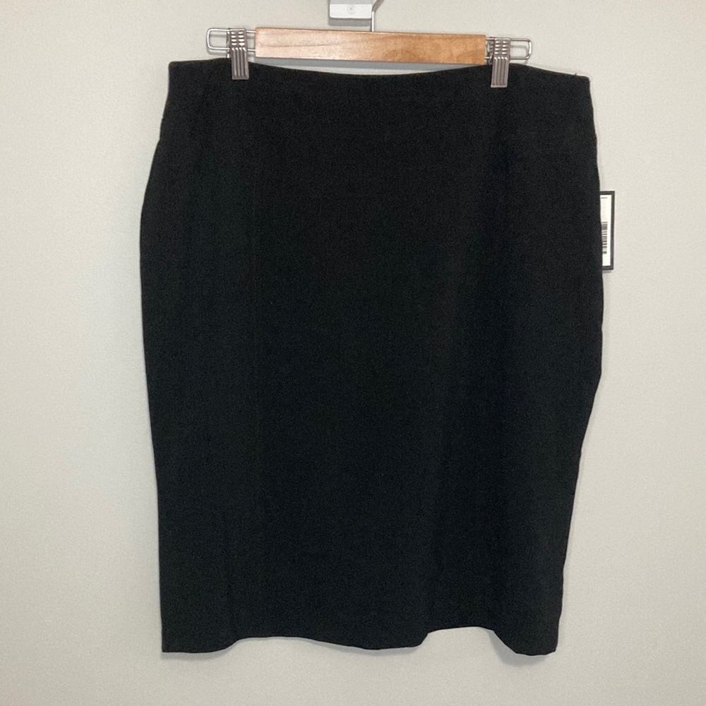 NWT Women’s black pencil skirt, size 12, investments park Ave fit